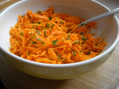 Süß - scharfer Möhrensalat Rezept