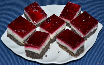 Mohn-Topfen-Schnitten mit Himbeerspiegel Rezept