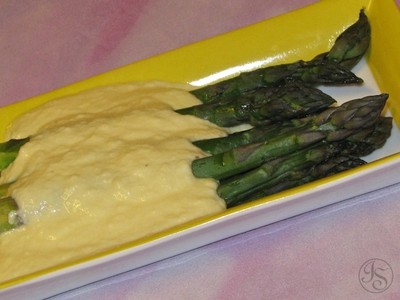 Grünspargel mit Sauce Mornay Rezept