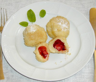 Erdbeerknödel (Marillenknödel) Rezept