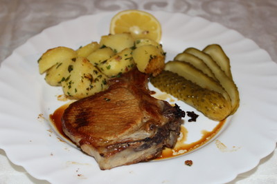 Schweinskottelet mit Petersilkartoffeln Rezept