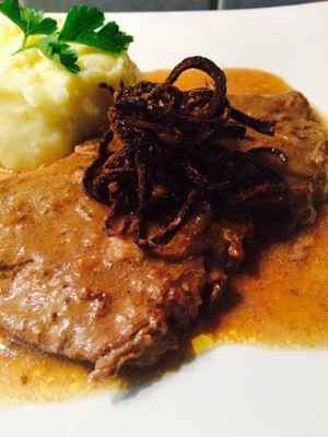 Gedünsteter Zwiebel-Rostbraten Rezept